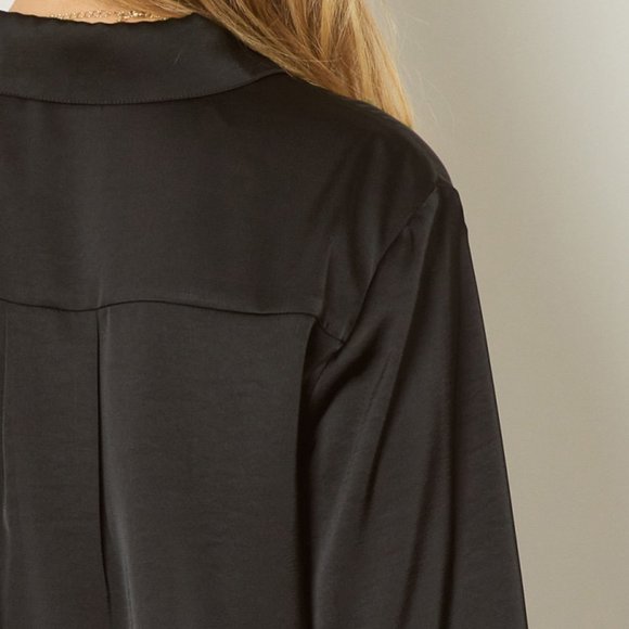 🦓🦓🦓Faux Ostrich Lined Button Down in Black🦓🦓🦓 - Picture 2 of 5